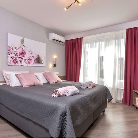 Rose One Bedroom Designer Apartment In City Centre By Flat Mаnager โซเฟีย ภายนอก รูปภาพ