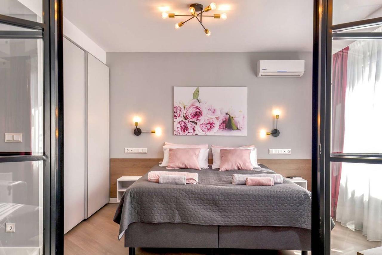 Rose One Bedroom Designer Apartment In City Centre By Flat Mаnager โซเฟีย ภายนอก รูปภาพ