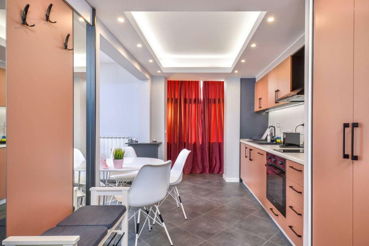 Rose One Bedroom Designer Apartment In City Centre By Flat Mаnager โซเฟีย ภายนอก รูปภาพ