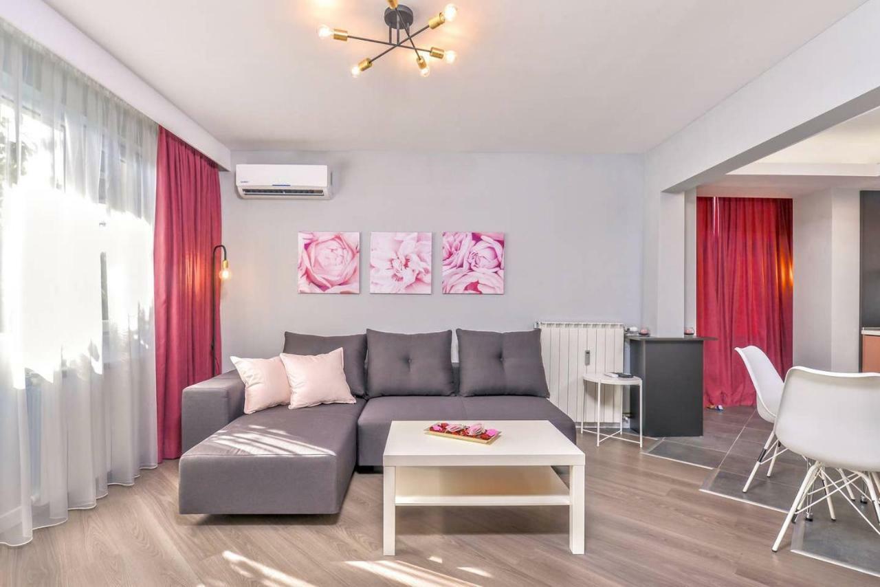 Rose One Bedroom Designer Apartment In City Centre By Flat Mаnager โซเฟีย ภายนอก รูปภาพ