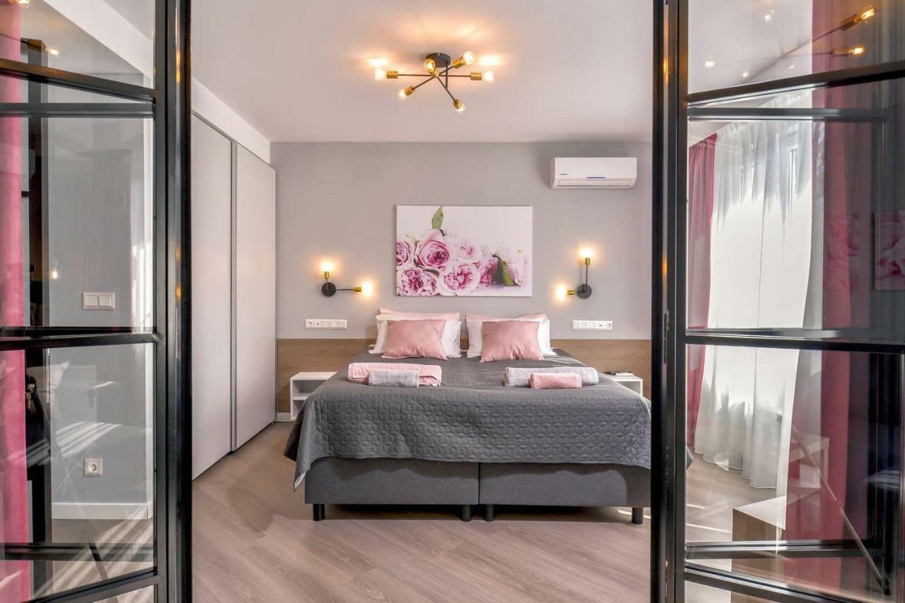Rose One Bedroom Designer Apartment In City Centre By Flat Mаnager โซเฟีย ภายนอก รูปภาพ